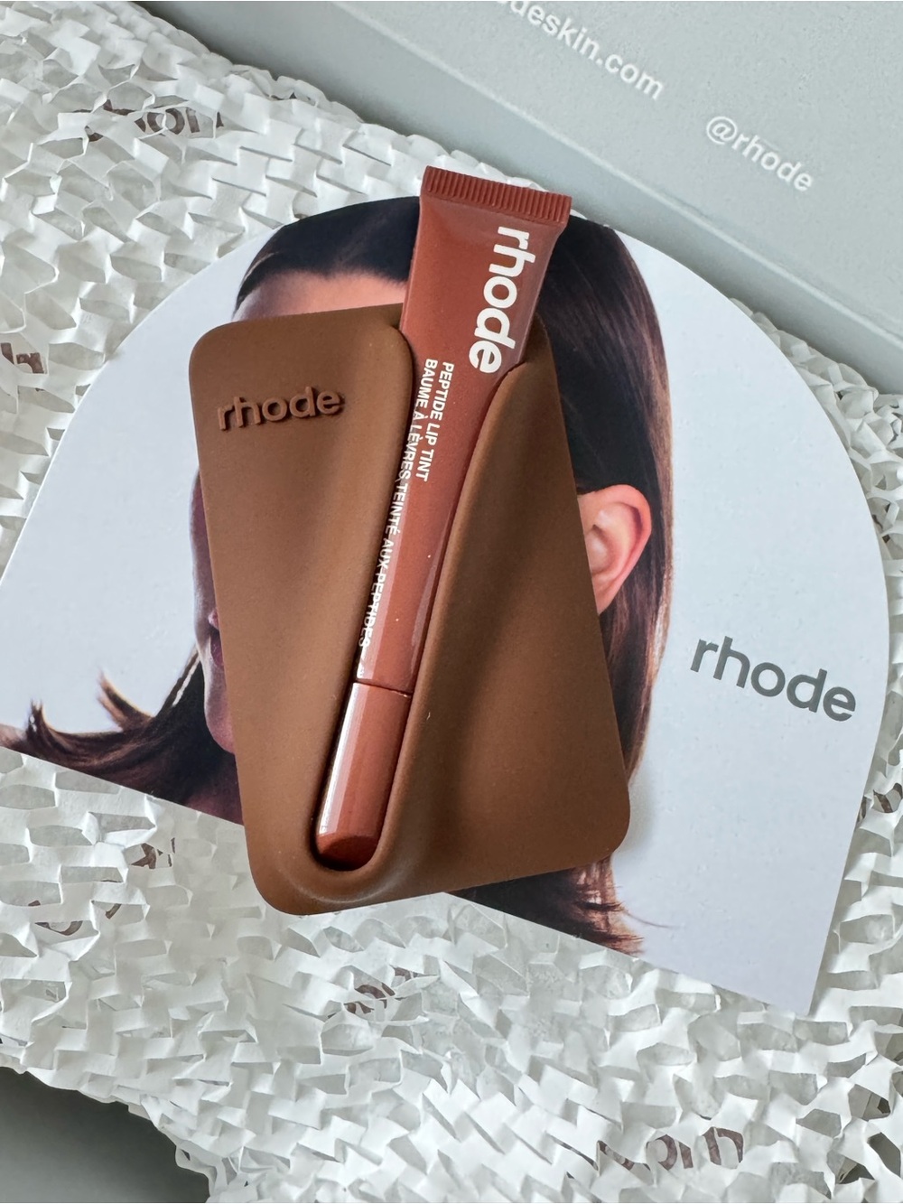 Rhode limited edition Snap-On Lip Case in broze+peptide lip tint in Honey Mango - Picture 3 of 4